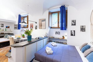 1 chambre, fer et planche à repasser, lit de bébé portatif, Wi-Fi