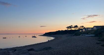 Characterful Seaside Family Cottage in Ringstead, Dorset