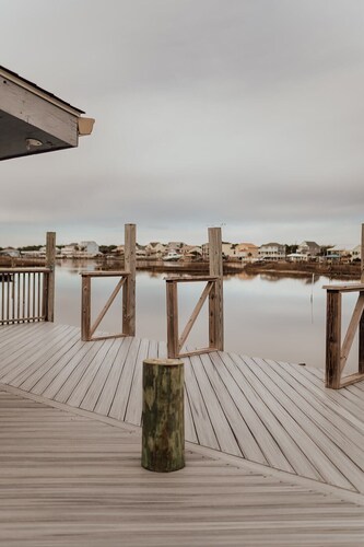 Spacious 5-bedroom house with private boat house/dock. Hot tub with serene views