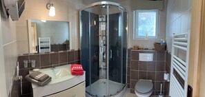 Shower, hair dryer, towels, soap - Small house in Drôme provençale among vineyards,truffles,lavender - 4 people (Suze la Rousse)