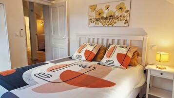 2 bedrooms, WiFi, bed sheets