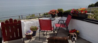 Widows Row Cottage, Historic Harbour Property, Panoramic Sea Views, DOG Friendly