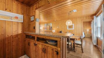 Nhà | 3 phòng ngủ, bàn, truy cập Internet tốc độ cao