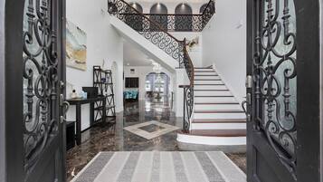 House, Accessible | 8 bedrooms, desk, Internet