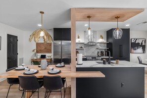 Hus | 4 sovrum, skrivbord och internet