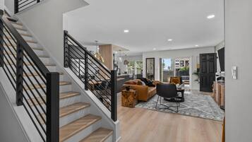 House | 4 bedrooms, desk, Internet