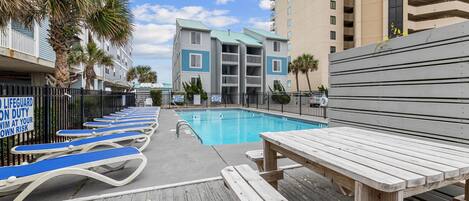 4 bedrooms, desk, Internet