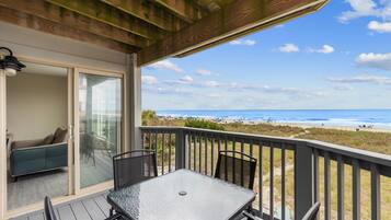 Apartment | 4 bedrooms, desk, Internet