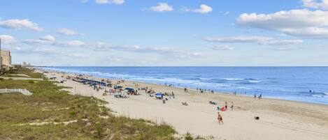 4 bedrooms, desk, Internet