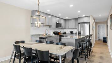 Apartment | 4 bedrooms, desk, Internet