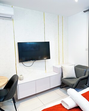 Deluxe Apartment, Balcony, City View | Living area - Serenity luxury studio loxwood  (Accra)