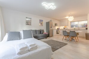 Apartment - Kensington Gardens 2 Bedroom Flat With a Balcony (London)