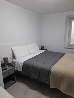Free WiFi - Your Independent Room (Lecco)