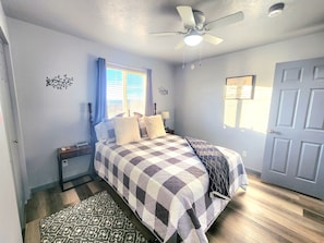 3 bedrooms, desk, iron/ironing board, travel crib