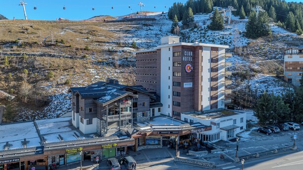 Front of property - Club Hotel 1650 (Courchevel)