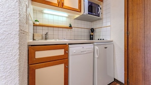 Espresso maker, coffee/tea maker, mini-fridge, microwave - Club Hotel 1650 (Courchevel)