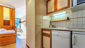 Espresso maker, coffee/tea maker, mini-fridge, microwave - Club Hotel 1650 (Courchevel)