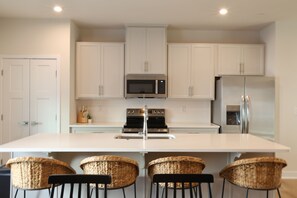 Fridge, microwave, oven, stovetop - BRAND NEW: Upscale Townhome in Amenity Drenched, Luxury Community; Pools and Gym (Berlin)