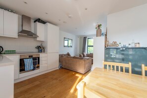 Microondas, horno y lavavajillas 