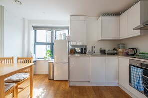 Microondas, horno y lavavajillas 