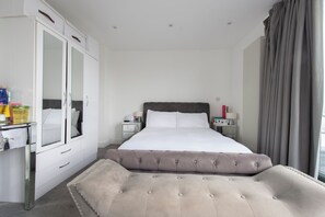 2 habitaciones, tabla de planchar con plancha, wifi y ropa de cama 