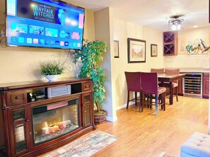 Interior - Lakeside Home in Reno (Reno)