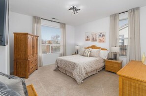 3 bedrooms, desk, iron/ironing board, free WiFi