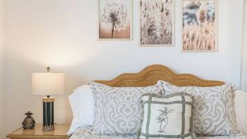 3 bedrooms, desk, iron/ironing board, free WiFi