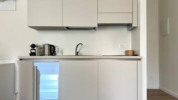 Frigorifero, microonde, forno, piano cottura