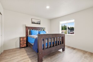 3 Schlafzimmer, Schreibtisch, Reisekinderbett, WLAN