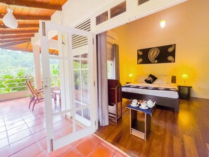 4 bedrooms, WiFi - Charming 4-bedroom bed & breakfast in lovely Hindagala with WiFi, AC (Hindagala)