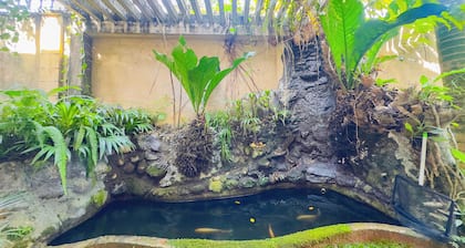Charming 4-bedroom bed & breakfast in lovely Hindagala with WiFi, AC