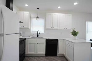 電子レンジ、オーブン、コンロ、食器洗い機