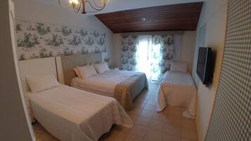 Deluxe Double Room, Courtyard View