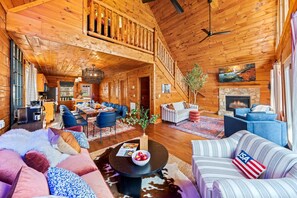 Smart TV, fireplace, video games, books - 1 mile from Parkway/Game, Fire Pit, Hot Tub, Shared Pool, Pets Welcome! (Pigeon Forge)