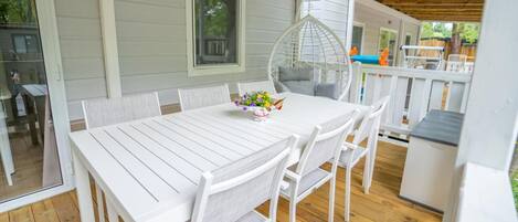 屋外ダイニングエリア