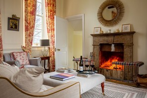 Télévision, cheminée