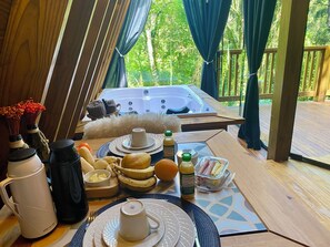 In-room dining - Reserva Linha Bonita (Gramado)