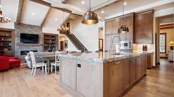 House, Multiple Beds (Dancing Rock "Grandview Lodge" (Calde) | Dining