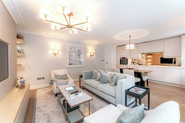 Apartment | Living area - 2bed-2bath-aircon-wifi-smarttv-ws98 (London)