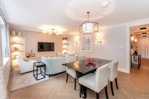 Interior - 2bed-2bath-aircon-wifi-smarttv-ws98 (London)