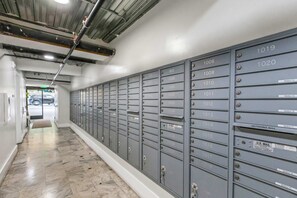 Apartment | 1 bedroom - Stylish 1BR At HWH by Oneluxstay (Los Angeles)