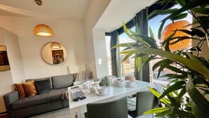 House - Cozy 1BR City Centre Near Meir Shopping by Oneluxstay (Antwerp)