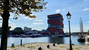 Room - Cozy 1BR City Centre Near Meir Shopping by Oneluxstay (Antwerp)
