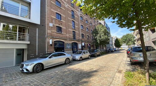 Cozy 1BR City Centre Near Meir Shopping by Oneluxstay