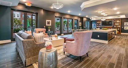 Stylish 2BR Family Apartment by Dtla