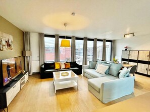 Room - Modern 2BR Penthouse Near Diamond District by Oneluxstay (Antwerp)
