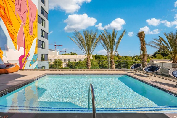 Apartment | 2 bedrooms - Luxury 2BR Hollywood Pool View by Oneluxstay (Los Angeles)