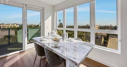 Luxury 2BR Hollywood Pool View by Oneluxstay