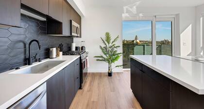 Luxury 2BR Hollywood Pool View by Oneluxstay